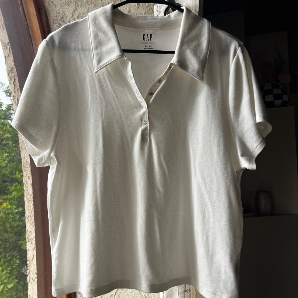 GAP Women's Cream Short-Sleeve Polo Button-Up Top
